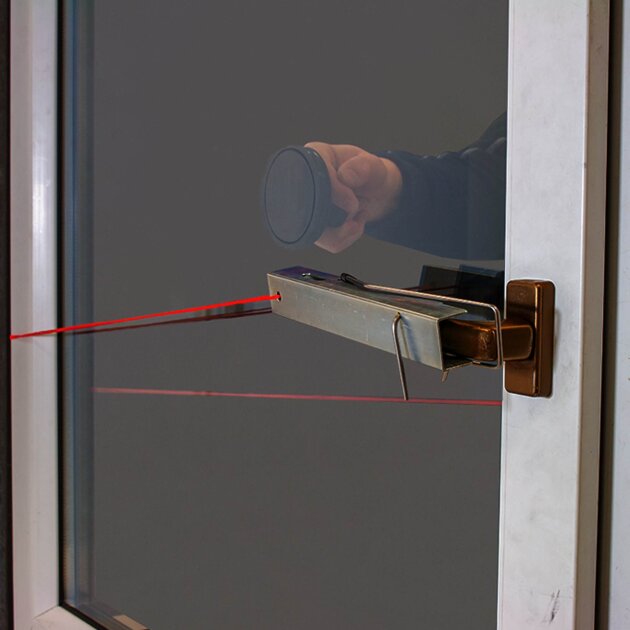 Tilt window opener for firefighters and rescuers.