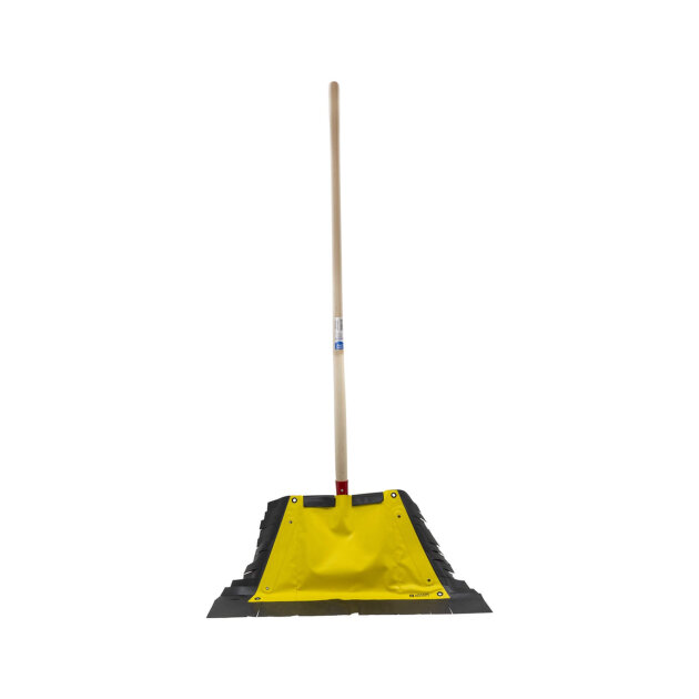 With the shovel cover, a commercially available shovel turns into a full-fledged wildfire beater.