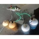 Set za četiri boce plina (s ograničivačem protoka) omogućuje spajanje na ulaz za plin na generatoru plamena Pyros 3.