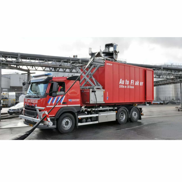 The HRU AutoFlaker retrieves and flakes the coupled hoses automatically and efficiently. No manpower is needed inside the container because the retrieval unit goes back and forth as well as left and right to flake the hose.